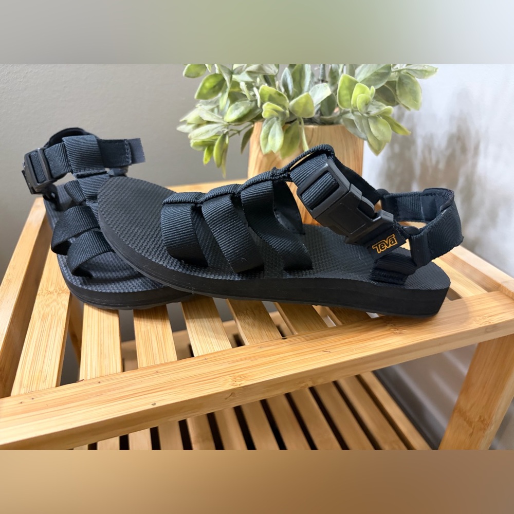 Teva Black Outdoor Sandals Women’s 6